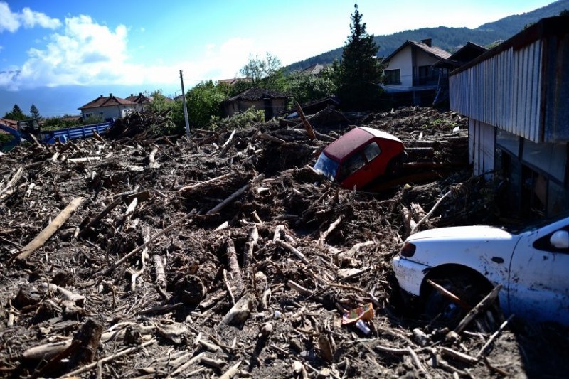 Парите за възстановяване след наводненията в Карловско свършват