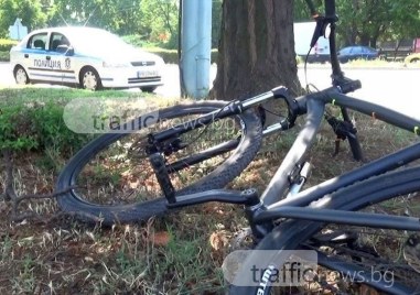 Кола блъсна велосипедист край Перущица, шофьорът избяга