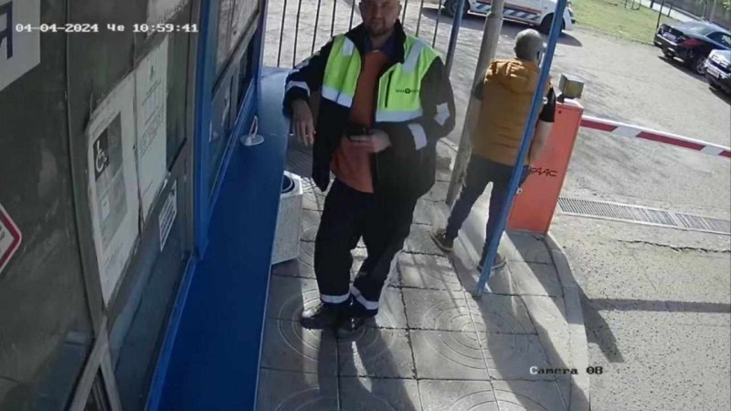 Комисия от София проверява служителя на ДАИ, който свали номерата на “паяка“, вдигал колата му