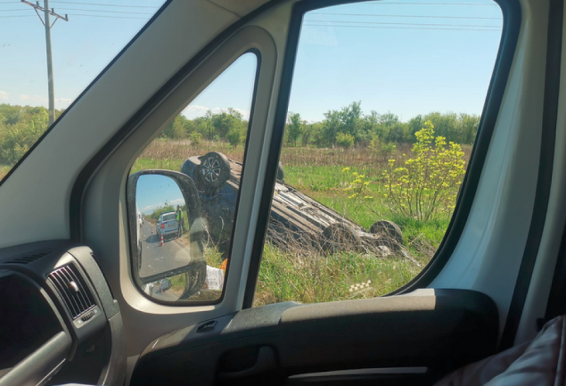 Кола се обърна по таван на пътя Граф Игнатиево - Калояново.