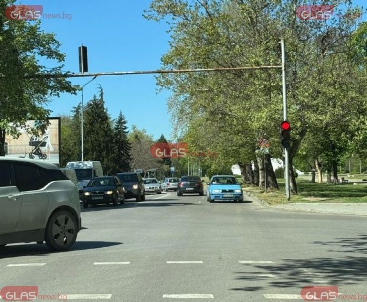 Шофьор влезе в насрещното на оживен булевард в Пловдив