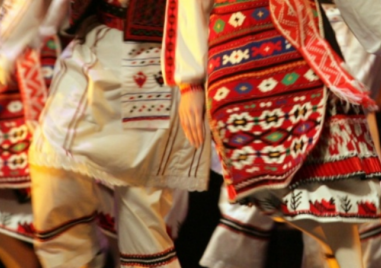 Пролетно наИграване в Хисаря представя богатството на българския танцов фолклор