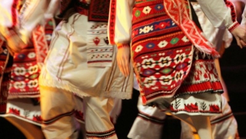 Пролетно наИграване в Хисаря представя богатството на българския танцов фолклор
