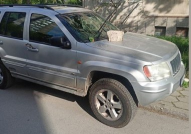 Граждани се саморазправиха с джип, паркиран в Пловдив