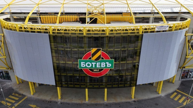Ботев е домакин на съименниците си от Враца днес