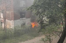 Пламна изоставена къща в Кършияка, на място има 4 пожарни