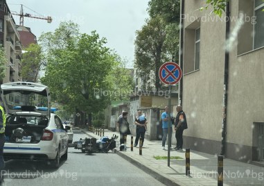 Кола и мотор се удариха в центъра на Пловдив