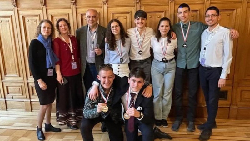 Два сребърни медала за българските отбори на олимпиадата по експериментални науки