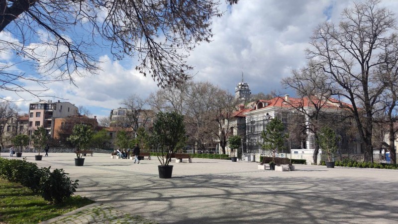 Сряда в Пловдив - предимно облачна и ветровита, температурите започват да падат