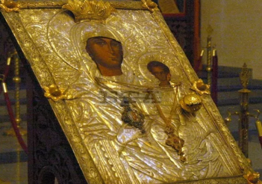 Чудотворната икона на Богородица Златната ябълка почита Църквата днес