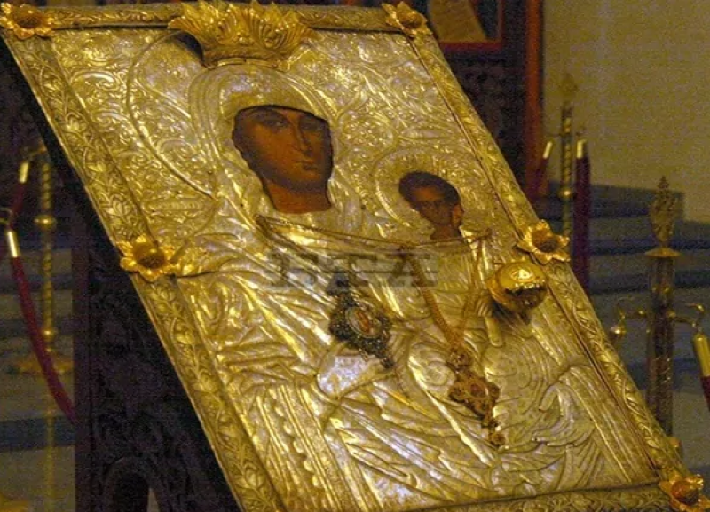 Чудотворната икона на Богородица Златната ябълка почита Църквата днес
