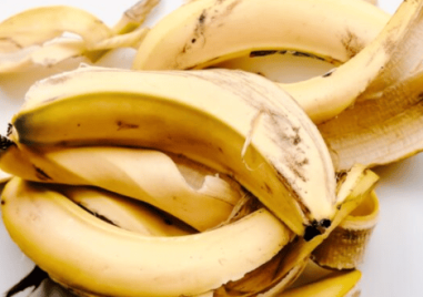 Когато обелвате банан и изхвърляте кората, пропускате вкусна и питателна закуска