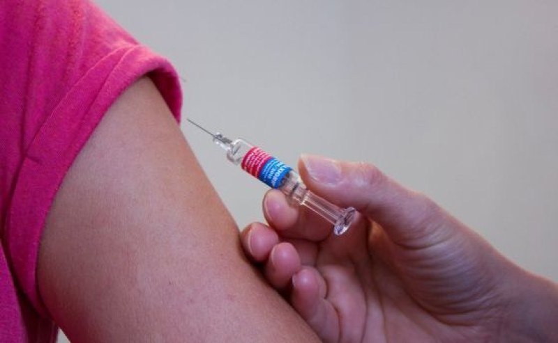 МЗ: Бременните жени ще се ваксинират безплатно срещу коклюш