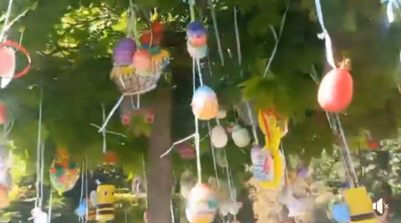 Деца украсиха дръвчета в Съединение с ръчно изработени яйца