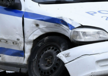 Катастрофа с патрулка стана в Пловдив, полицаят не спрял на “Стоп“