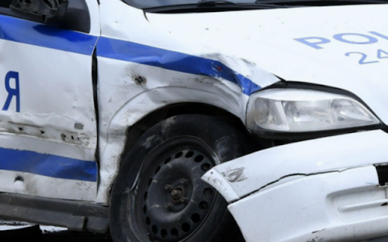 Катастрофа с патрулка стана в Пловдив, полицаят не спрял на “Стоп“