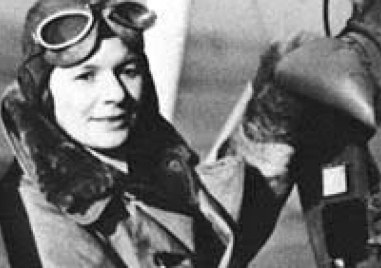 127 г. от рождението на карловката Райна Касабова - медицинска сестра, първата жена, участвала в боен полет