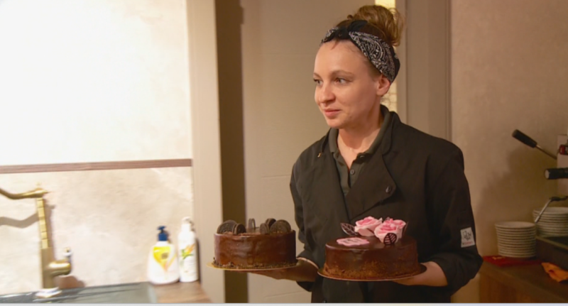 Младо семейство от Крумово приготвя торти за самотни и нуждаещи се хора