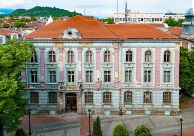 42 предложения от България и чужбина за сградата на БНБ в Пловдив