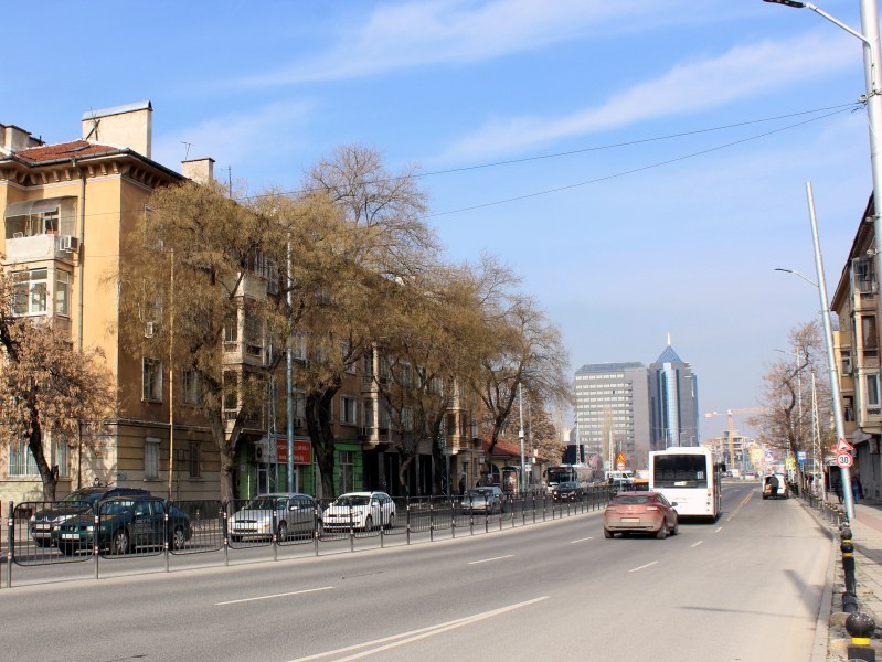 Сменят оградните платна на основен булевард в Пловдив, ограничават движението