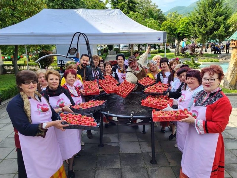 Броени часове ни делят от Фестивала на ягодата в Кричим