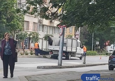 Пловдивчани недоволстват: Докога общински камиони ще блокират улици в час пик?