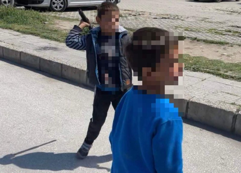 Децата, заляли с боя кола в Шекер Махала до КАТ, заплашвали с тухли и прът друга жена