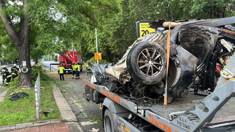Остава тежко състоянието на пожарникаря, пострадал след катастрофата в Пловдив