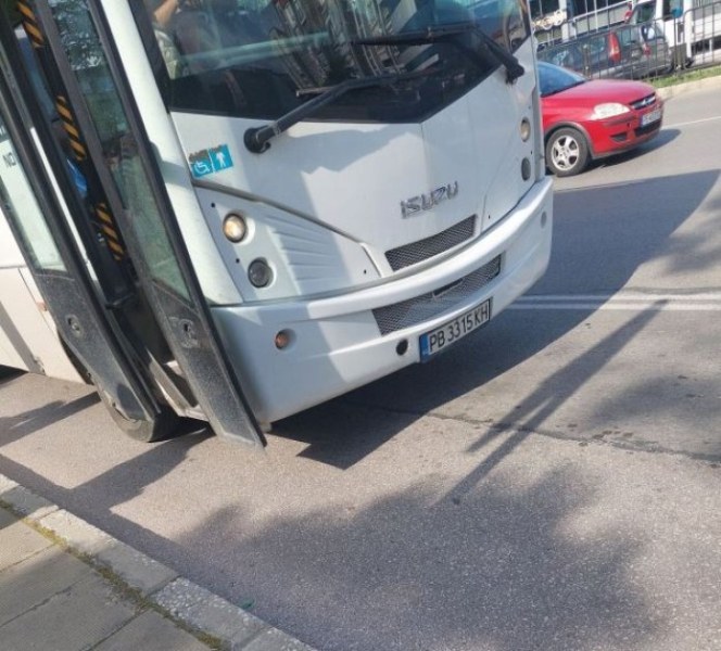 Шофьор изхвърли пътници от автобус в Пловдив