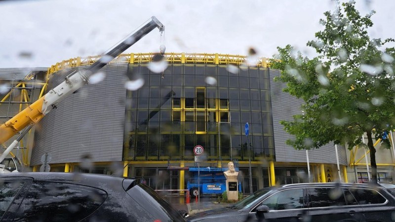 Стадион “Христо Ботев“ осъмна без емблемата на клуба Стадион “Христо Ботев“ осъмна без емблемата на клуба