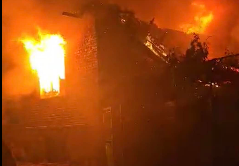 Община Кричим и доброволци помагат на жена, чиято къща е изпепелена от пожар преди дни