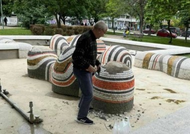 Вандали разрушиха реставриран фонтан в Пловдив