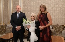 lili-ivanova-poluchi-pochetniia-znak-601.jpg