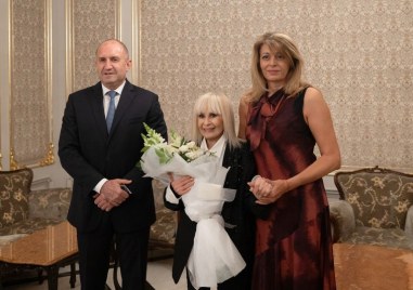 Лили Иванова получи Почетния знак на президента