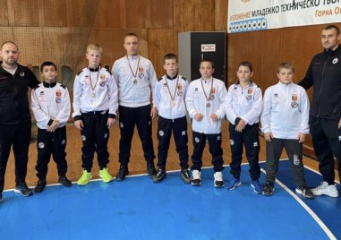 Осем медала за борците на Локомотив на Държавното за деца