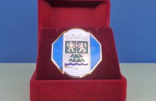 vrachvat-prestizhnoto-otlichie-pochetna-946.jpg