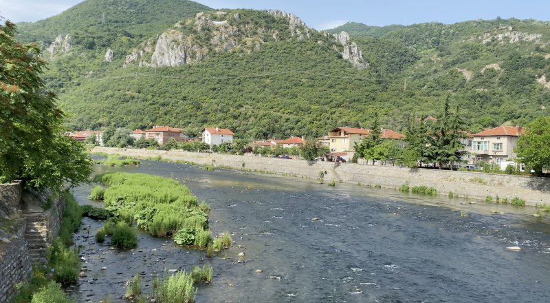 Извънредна ситуация с високи води на река Въча край Кричим
