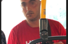 plovdivchanka-mazh-se-opipva-pred-14-956-002.png