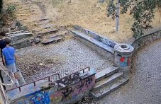 nepalnoletni-gameni-draskat-po-fasadata-600-801.jpg