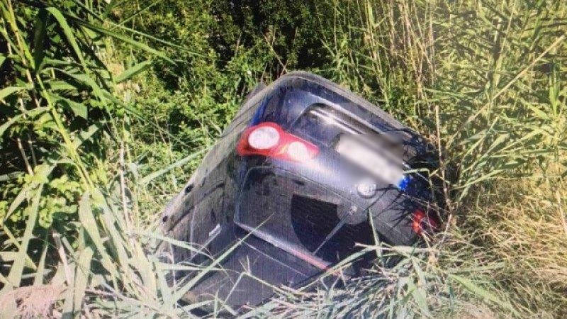 Кола пропадна в дере край Перущица, има ранени