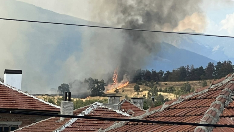 Прокуратурата разследва пожарите в Хисаря, Карловско и Калояново