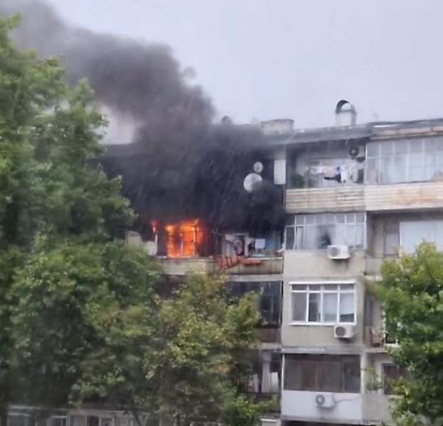 Пожар пламна в апартамент в Пловдив