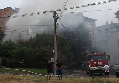 Пожар пламна в жилищна сграда в Асеновград