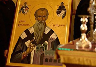 Св. Панталеймон, св. Седмочисленици и успението на св. Климент Охридски почита Църквата днес