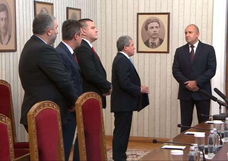 ИТН приеха от президента третия мандат