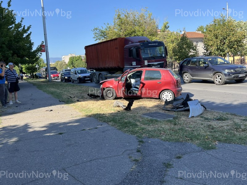 Катастрофа затрудни движението в Кючука