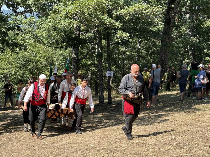 С поход и поклонение отбелязаха 156 години от смъртта на Хаджи Димитър в Брезовско