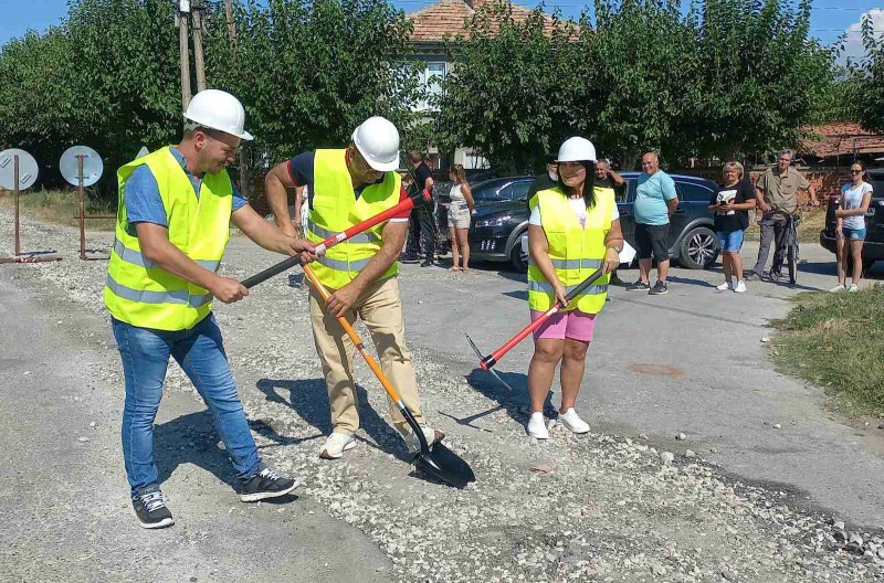 С първа копка и водосвет започна строежът на нова водопроводна мрежа в Царимир