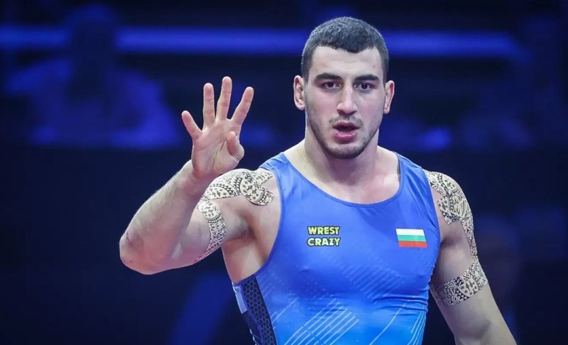 Семен Новиков записа първа победа за българската борба на Олимпиадата