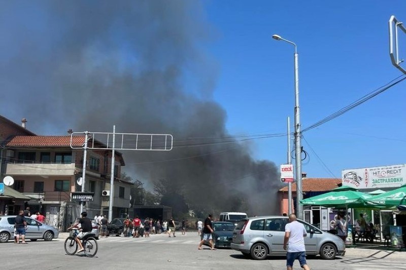 Пореден голям пожар пламна в Столипиново